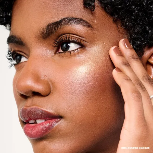 Benefit Glow-la-la rozjasňovač odtieň Lumi 3 g