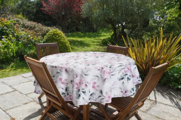 ArtFir Záhradný okrúhly obrus GARDEN 30E | biela/ružová 150 cm