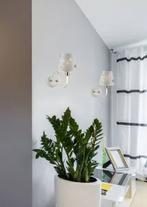 Nástenná lampa Batley Ledea s otvormi v bielej farbe