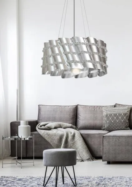Závesná lampa s kovovým tienidlom a korálkami 60W Smile