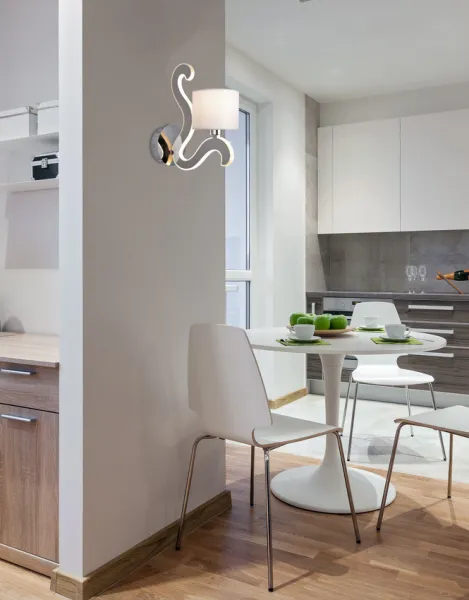 Chrómová nástenná lampa, tkané tienidlo, LED rameno, Ambrosia