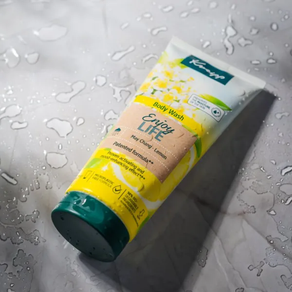 Kneipp Enjoy Life energizujúci sprchový gél Litsea Cubeba & Lemon 200 ml