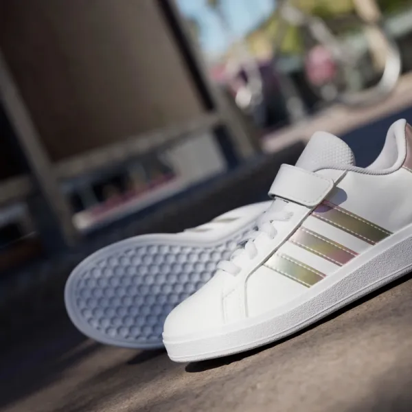 Dievčenská rekreačná obuv ADIDAS Grand Court 2.0 K cloud white iridescent cloud white