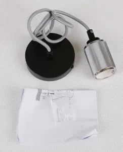 Kovová závesná chrómovo-čierna závesná lampa E27