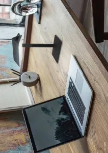 Čierna stolová lampa Bankier