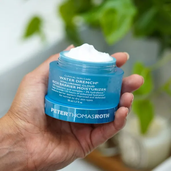 Peter Thomas Roth Water Drench Hyaluronic Cloud Rich Barrier Moisturizer bohatý hydratačný krém pre obnovu kožnej bariéry 50 ml