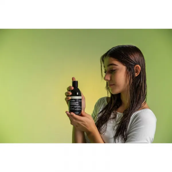 Sendo Frizz Contol Taming Shampoo uhladzujúci šampón pre nepoddajné a krepovité vlasy 250 ml
