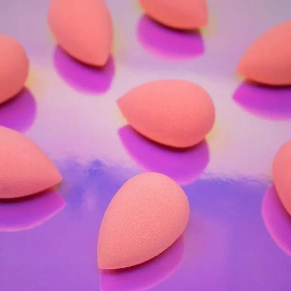 beautyblender® Beauty.Blusher Cheeky hubka na lícenku 1 ks