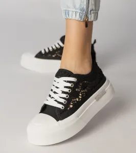 Gemre Čierne dámske tenisky sneakersy s ažúrovým vzorom Runna