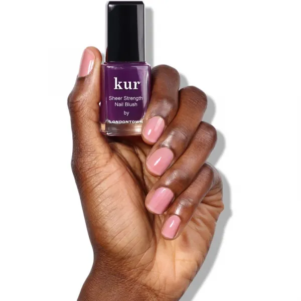 LONDONTOWN Kur Sheer Strength Nail Blush spevňujúca a rozjasňujúca tónovaná starostlivosť na nechty odtieň Concord 12 ml