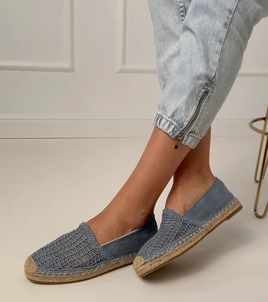 marka niezdefiniowana Modré dierkované espadrilky na platforme Plevis
