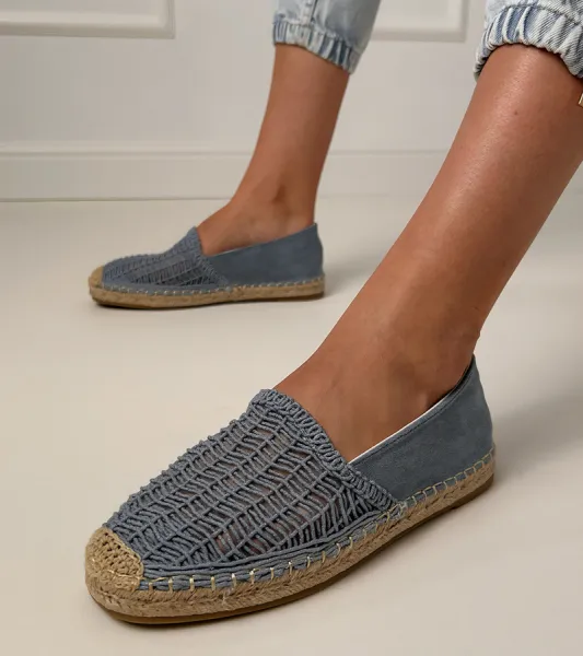 marka niezdefiniowana Modré dierkované espadrilky na platforme Plevis