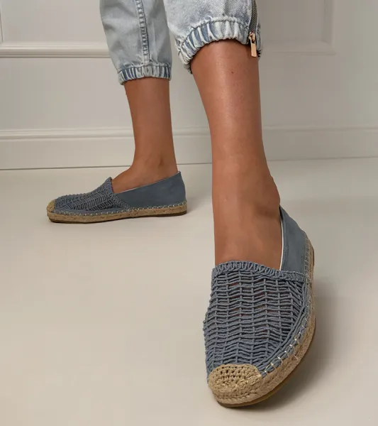 marka niezdefiniowana Modré dierkované espadrilky na platforme Plevis
