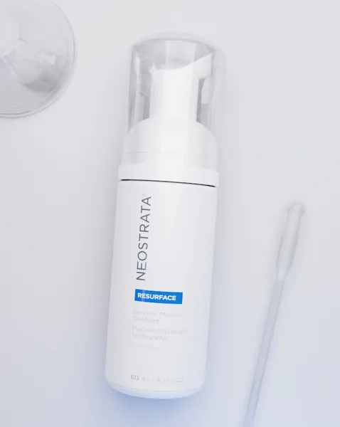 NeoStrata Resurface Glycolic Mousse Cleanser čistiaca a odličovacia pena 125 ml