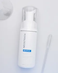 NeoStrata Resurface Glycolic Mousse Cleanser čistiaca a odličovacia pena 125 ml