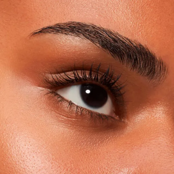essence All Eyes on Me riasenka pre objem, natočenie a oddelenie rias odtieň 01 Black 8 ml