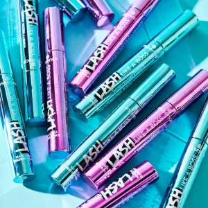 essence Lash Like a Boss riasenka pre objem, dĺžku a oddelenie rias odtieň Ultra Black 9,5 ml