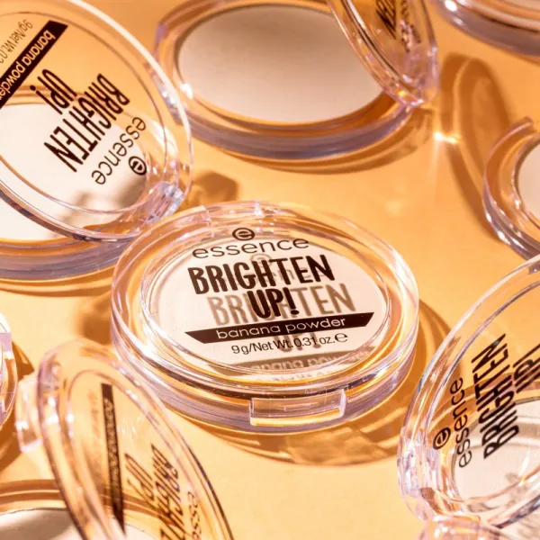 essence BRIGHTEN UP! zmatňujúci púder odtieň 20 9 g