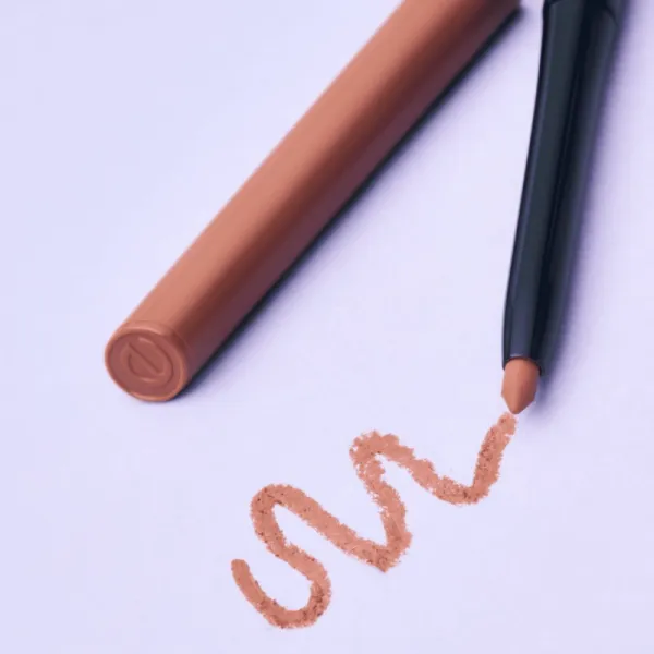 essence 8h Matte Comfort matná ceruzka na pery so strúhatkom odtieň 01 Cinnamon Spice 0,3 g
