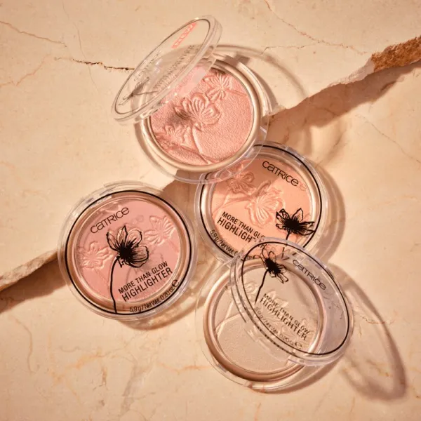 Catrice More Than Glow rozjasňujúci púder odtieň 030 5,9 g