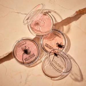 Catrice More Than Glow rozjasňujúci púder odtieň 030 5,9 g