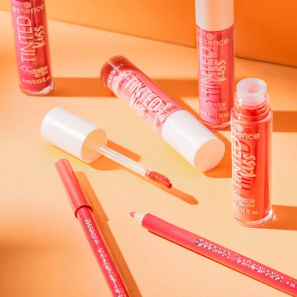 essence TINTED kiss hydratačný lesk na pery odtieň 03 4 ml