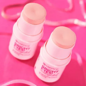 essence BRIGHT EYES! rozjasňujúca tyčinka na oči odtieň 01 Soft Rose 5.5 ml