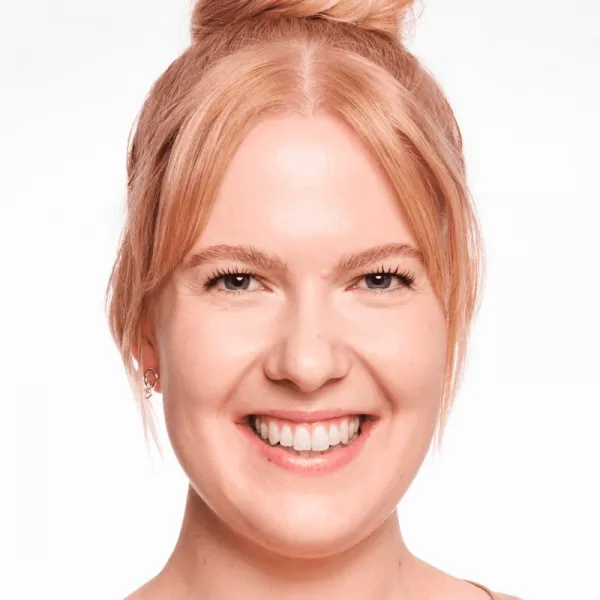 Catrice Eyebrow Stylist ceruzka na obočie s kefkou odtieň 015 - Ashy Drama 1.4 g