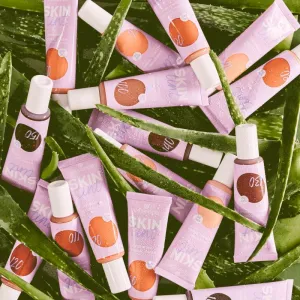 essence SKIN tint ľahký hydratačný make-up SPF 30 odtieň 20 30 ml