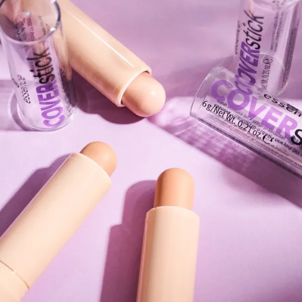 essence COVERstick krycí korektor v tyčinke odtieň 20 Matt Sand 6 g