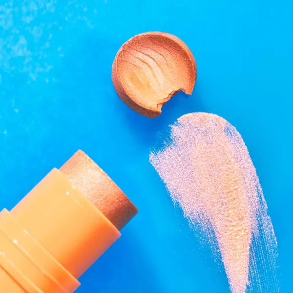 essence BABY GOT HOLO GLOW rozjasňujúca tyčinka odtieň 10 Holy Apricotly 5 g