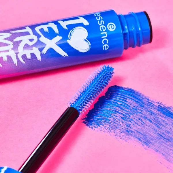 essence I LOVE EXTREME objemová riasenka odtieň Blue 12 ml