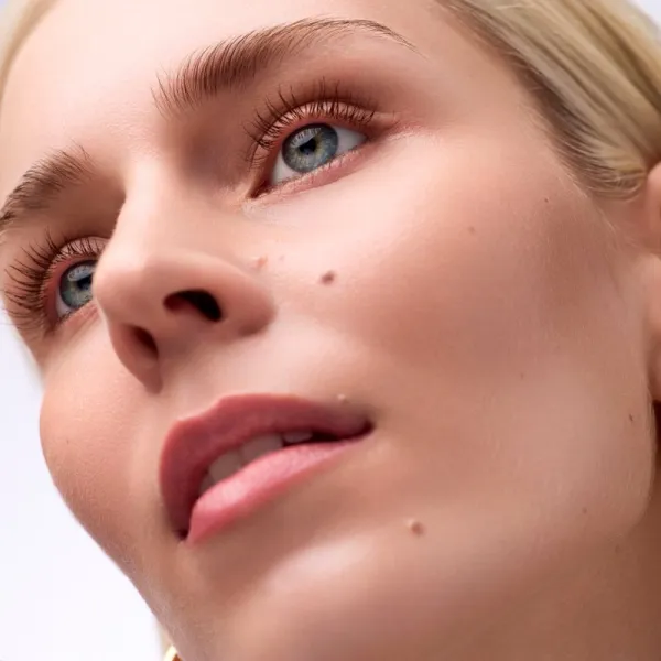 Catrice Glam & Doll Volume Brown vodeodolná riasenka pre predĺženie, natočenie a objem 10 ml