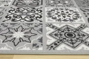 Protišmykový koberec / behúň Patchwork sivý