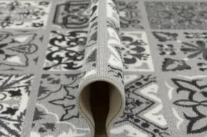 Protišmykový koberec / behúň Patchwork sivý