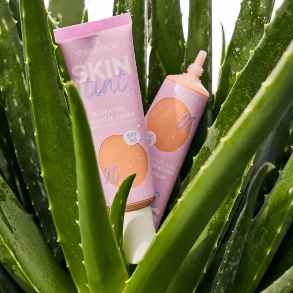 essence SKIN tint ľahký hydratačný make-up SPF 30 odtieň 20 30 ml