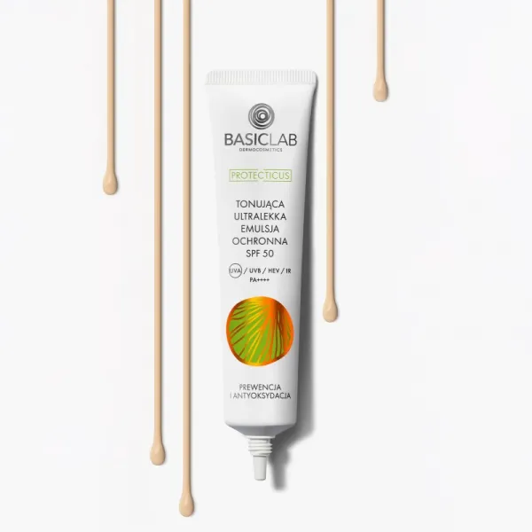 BasicLab Dermocosmetics Protecticus zafarbený ultraľahký fluid pre mastnú a zmiešanú pleť SPF 50+ 40 ml