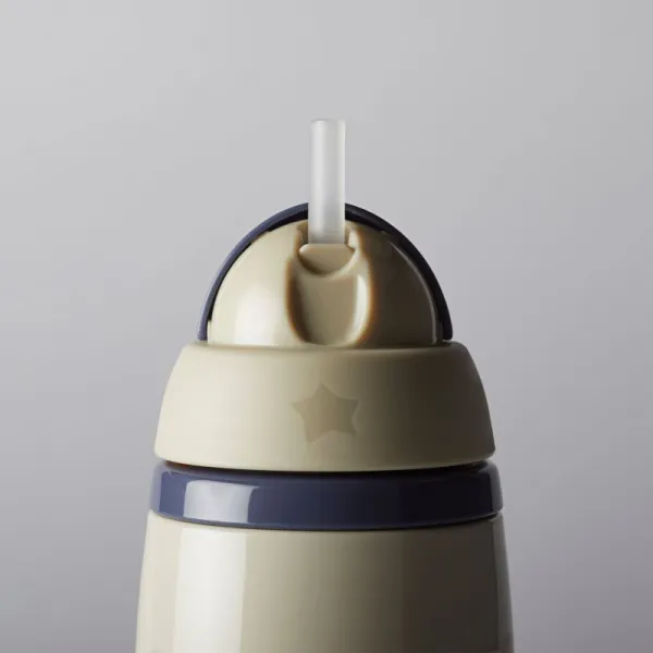 Tommee Tippee Superstar Insulated Straw Grey hrnček s rúrkou pre deti 12m+ 266 ml