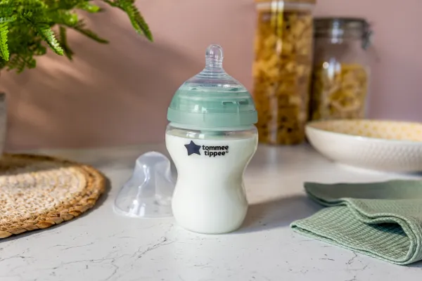 Tommee Tippee Advanced Anti-Colic samosterilizačná dojčenská fľaša anti-colic Slow Flow 0m+ 2x260 ml