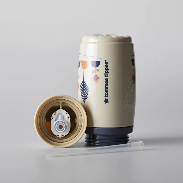 Tommee Tippee Superstar Insulated Straw Grey hrnček s rúrkou pre deti 12m+ 266 ml