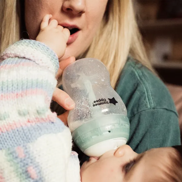 Tommee Tippee Advanced Anti-Colic samosterilizačná dojčenská fľaša anti-colic Slow Flow 0m+ 2x260 ml