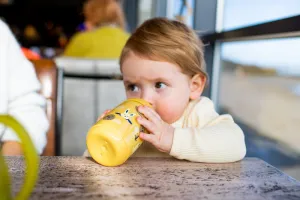 Tommee Tippee Superstar 12m+ hrnček pre deti Yellow 390 ml