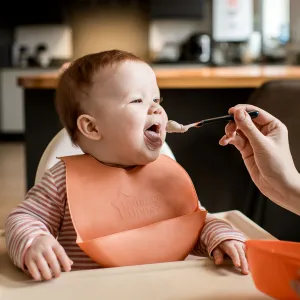 Tommee Tippee Roll'n'go podbradníček Green 6 m+ 1 ks