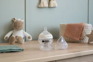 Tommee Tippee Natural Start Anti-Colic samosterilizačná dojčenská fľaša Slow Flow 0m+ 150 ml