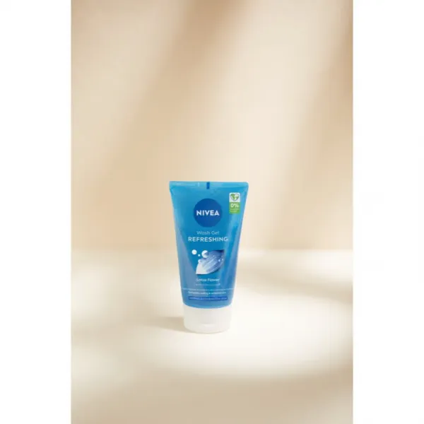 NIVEA Refreshing osviežujúci čistiaci gél pre normálnu až zmiešanú pleť 150 ml