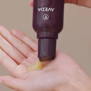 Aveda Invati Ultra Advanced™ Exfoliating Shampoo Light jemný čistiaci šampón s peelingovým efektom 200 ml