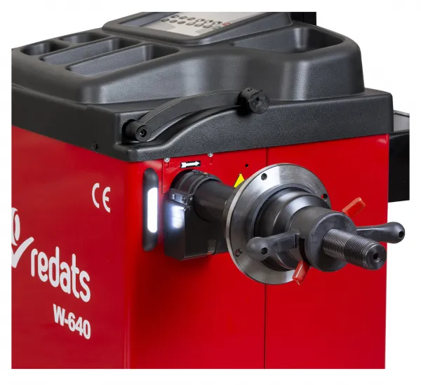 REDATS W‑640 – automatická vyvažovačka kolies pre osobné a úžitkové vozidlá