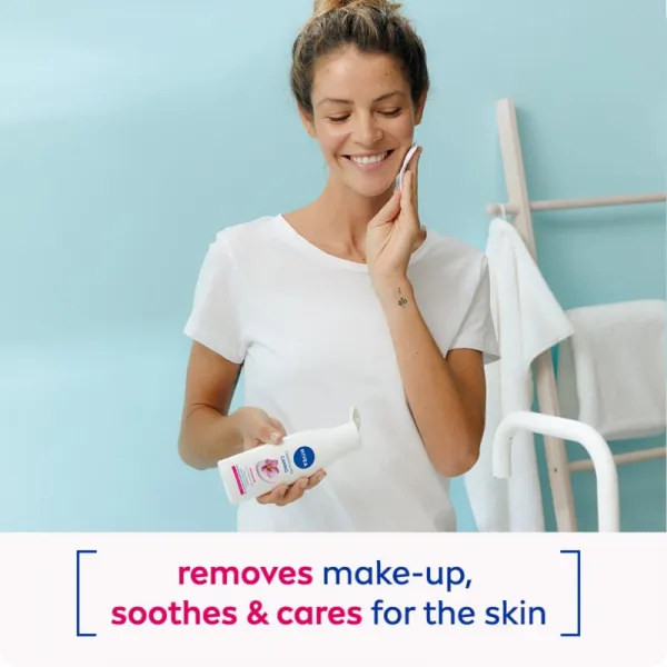 NIVEA Almond Oil čistiace mlieko s mandľovým olejom 200 ml