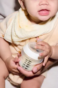 Tommee Tippee Natural Start Anti-Colic dojčenská fľaša Slow Flow 0m+ 2x260 ml