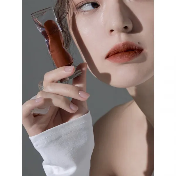 MUZIGAE MANSION Objet Liquid dlhotrvajúci tekutý rúž s matným efektom odtieň 010 Undone 6 ml